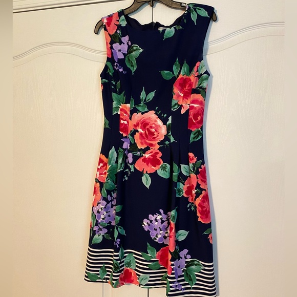Women’s Navy Floral Dress WITH POCKETS - Picture 2 of 8
